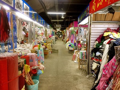 青島人的一天，從早市開(kāi)始 城市記憶里的皮革煙火